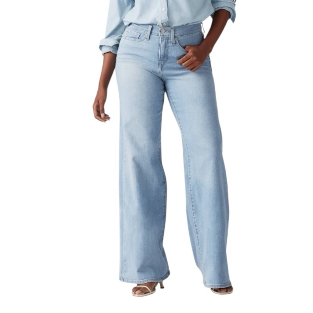 LEVI’S Women’s High-Rise Wide Leg Light Wash Jeans Size: 28 X 27